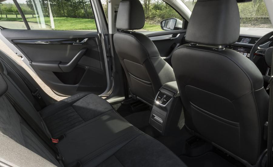  Skoda Octavia 2017 года  (UK) (фото 4 из 16)